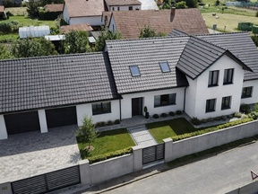 Prodej prostorného RD ve výstavbě, s rozmanitými možnostmi využití a pozemkem o výměře 766 m².