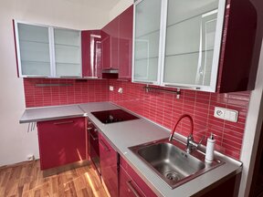 Pronájem světlého bytu 1+1, 37 m² – Pardubice, ul. Erno Košťála