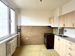 Slunný byt 2+1 s lodžií, klidné bydlení v centru města Pardubice - Nábřeží Závodu míru.