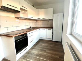 Pronájem novostavby 1kk s vlastním parkováním v přímém centru Pardubic - ulice Bratranců Veverkových