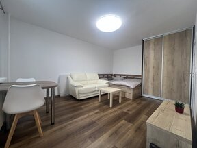 Pronájem 1+kk, rekonstrukce, balkon, zařízený, Hradec Králové – Pražské Předměstí