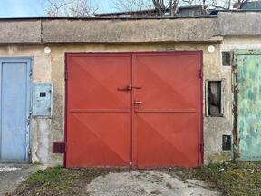 Pronájem prostorné a udržované garáže v Chrudimi.