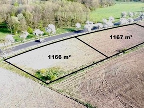 Prodej prostorného a zasíťovaného stavebního pozemku o výměře 1166 m² v obci Lozice