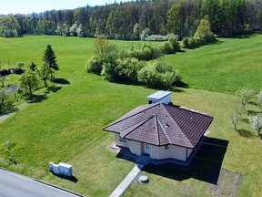 Prodej zánovního RD 3kk, 90m2, obklopen přírodou a klidem, nedaleko Hradce Králové.