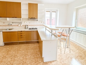 Dvougenerační rodinný dům s garáží a zahradou v klidné části Pardubic - Ohrazenice