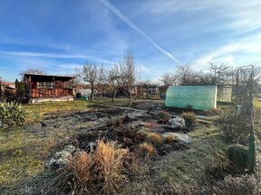 Prodej zahrady s chatkou, elektřina, voda, 319m2, Pardubice-Nové Jesenčany