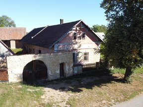 Hospodářská usedlost, 2x stodola, 4 153m2, Trojovice – Hrochův Týnec