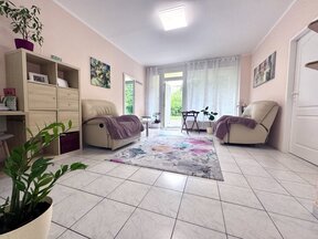Pronájem zavedeného komerčního prostoru – ideální pro beauty služby. Pardubice, Na Labišti.